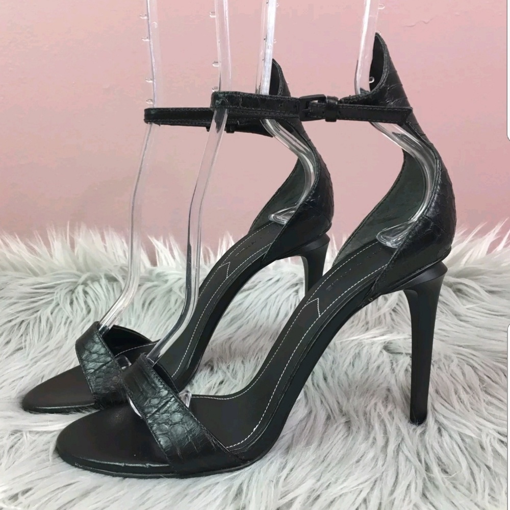NEW Kendall & Kylie heels
